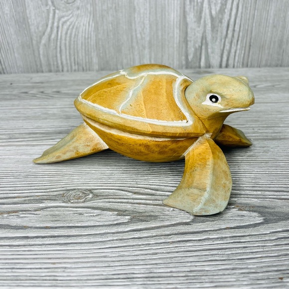 Wooden carved painted turtle trinket box storage box tropical sea turtle - Picture 3 of 15